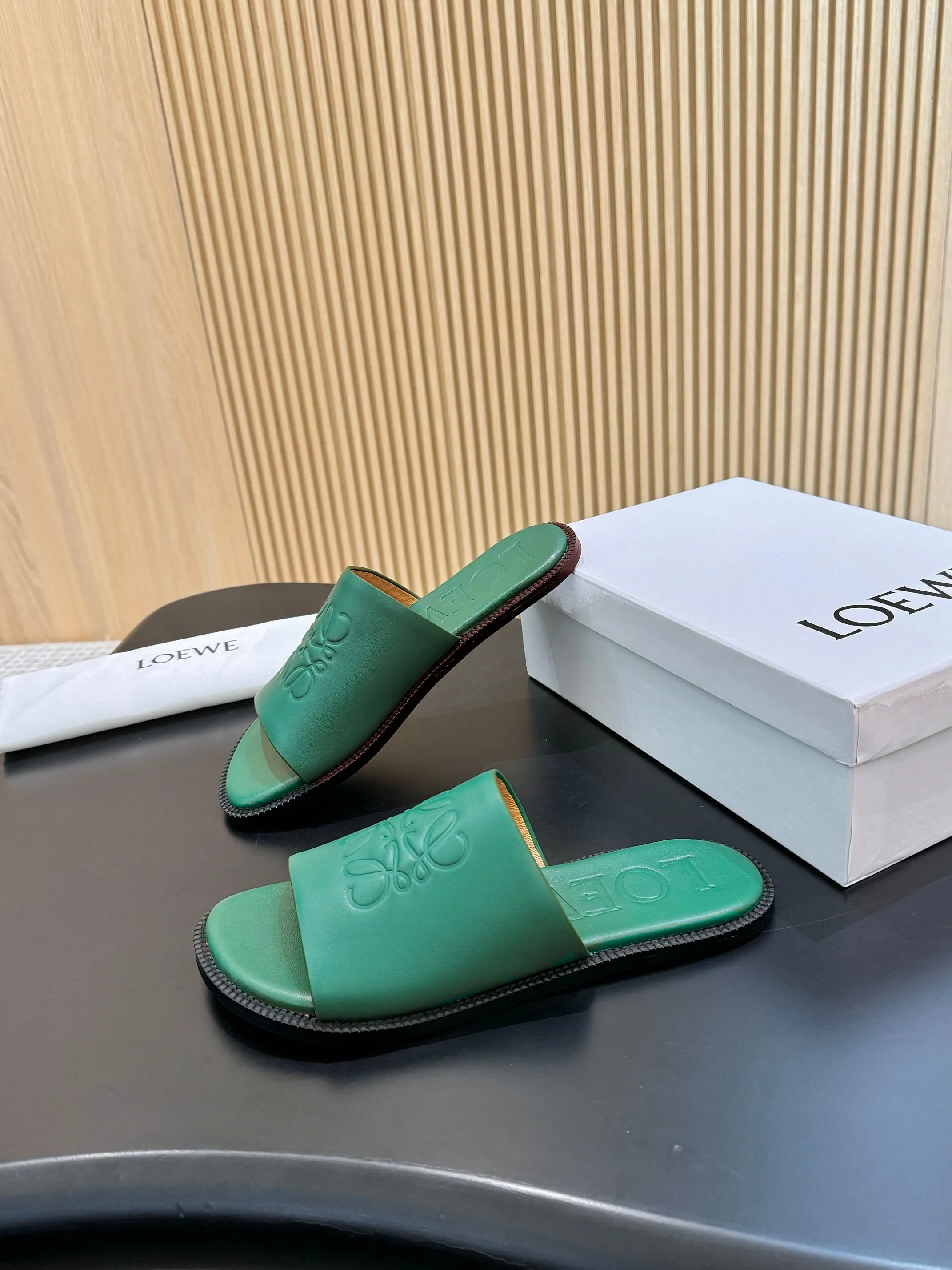 👟👟Ex-factory price 340👟👟 Genuine leather sole +40 LOEWE 25th spring and summer new style, same style for men and women, six colors to choose from. Code number:35-45